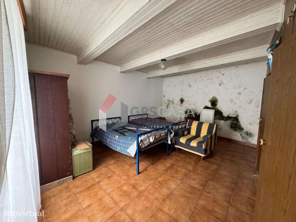 Moradia T4 com quintal, no coração da Praia da Vitória! - Grande imagem: 5/29