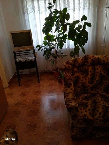 Vand apartament 3 camere Plopeni - Imagine principală: 4/8