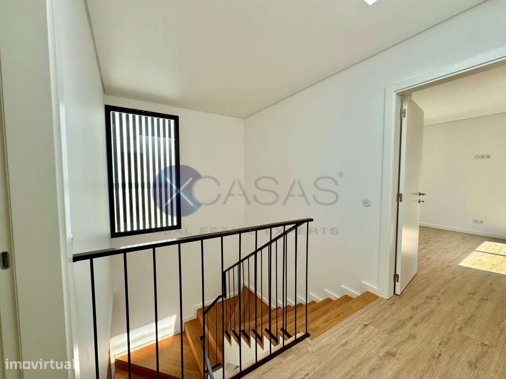 Moradia T3, nova a estrear, situada em Murches.-18