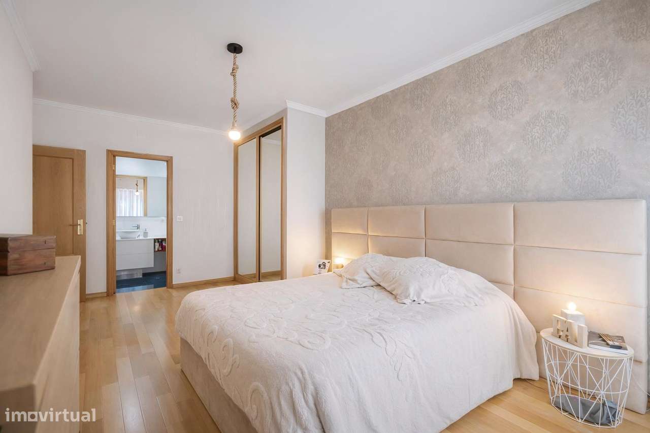 Apartamento T2 RENOVADO com Varanda e Garagem Box – Ermesinde-18