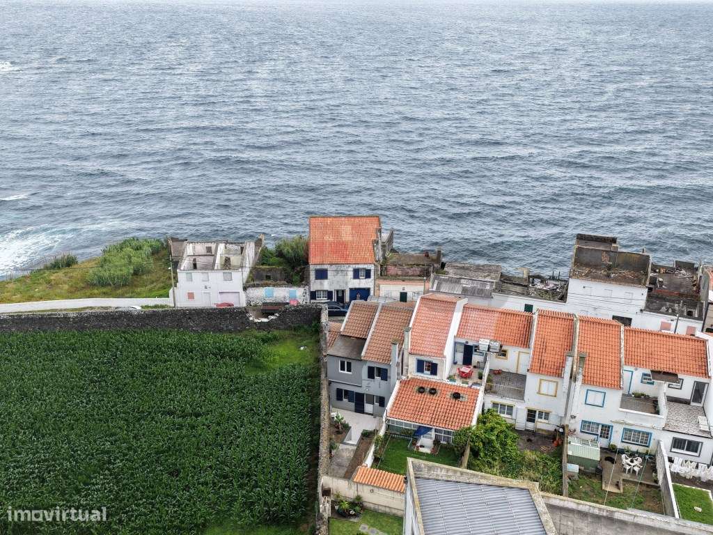 Moradia T4 com Garagem e Quintal nas Calhetas - Ribeira Grande-34