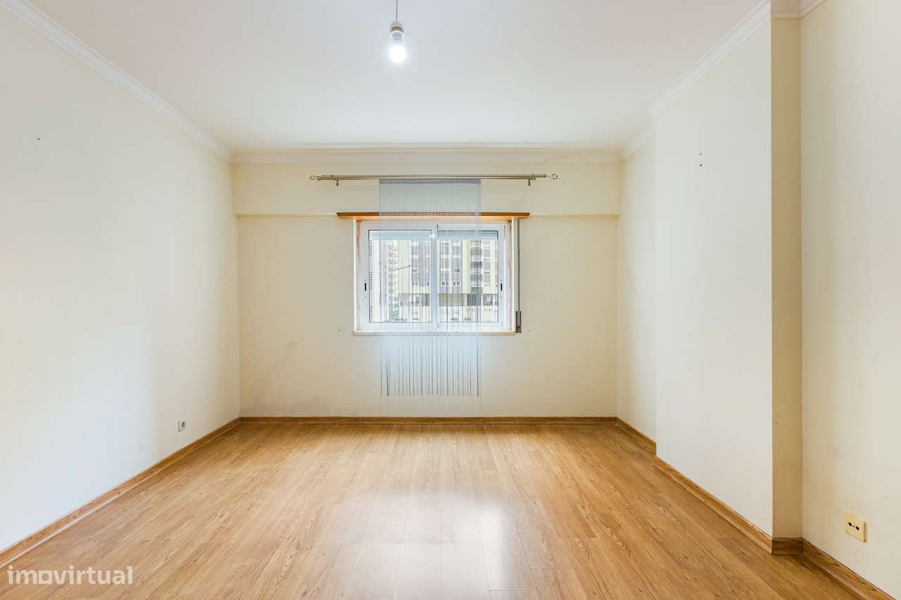 T3 com óptimas áreas e 1 Lugar de garagem, na II Fase Quinta da Piedad-24