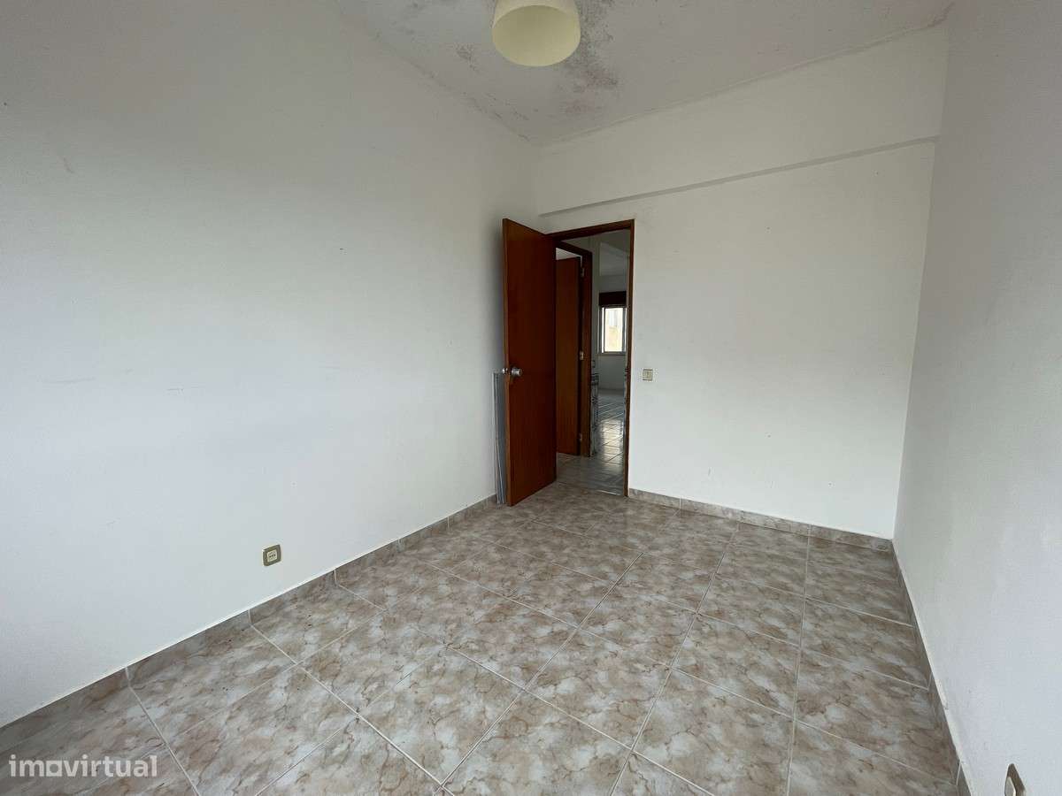 Apartamento T3, com Varanda, no Centro do Pinhal Novo-15