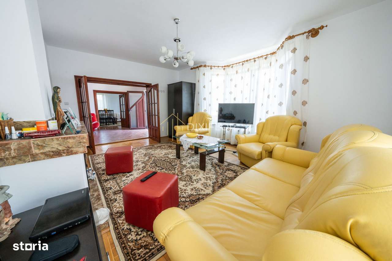 Casa într-o zonă liniștită la 7 minute de oraș - Imagine principală: 4/13