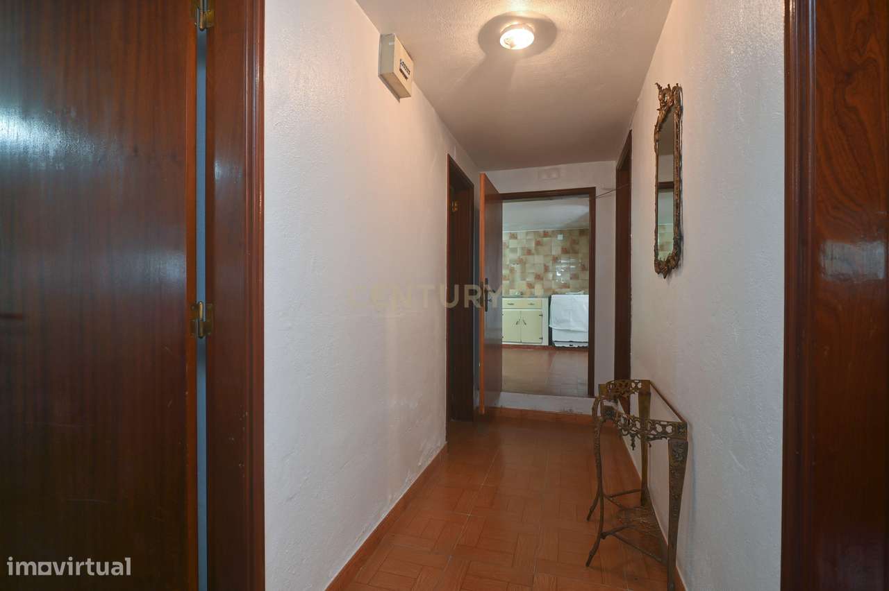 Oportunidade Única em Carnaxide | Terreno + Moradia com Elevado Potenc - Grande imagem: 5/38