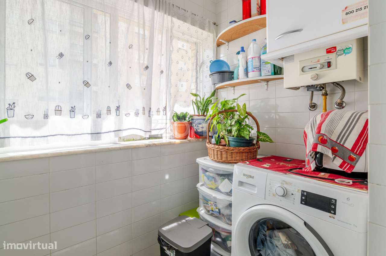 Apartamento T3 com garagem, varanda e arrumos-22