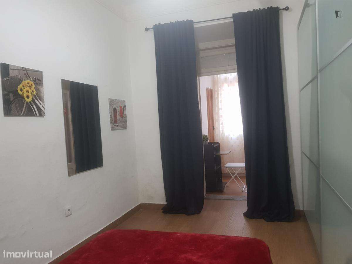 Quarto - localizado em Arroios Lisbon - Grande imagem: 4/10