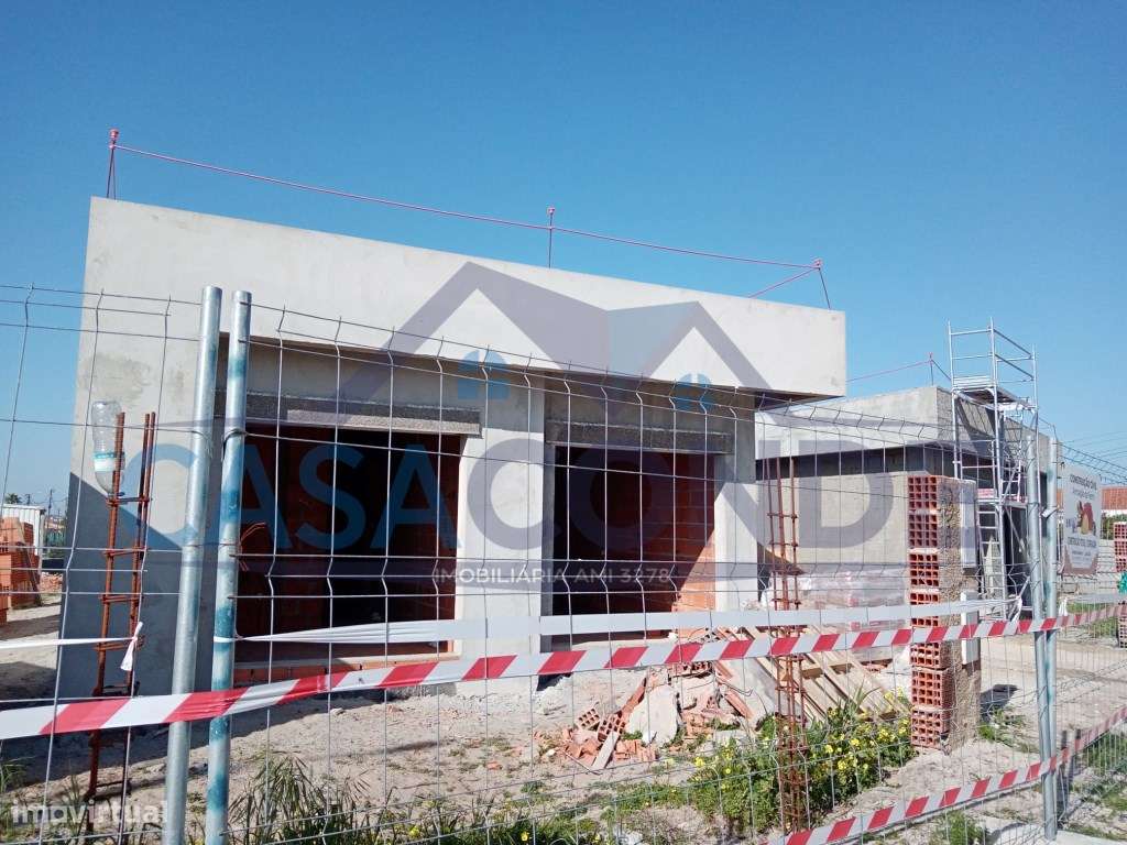 Moradia Isolada Térrea V3 C/Piscina e Garagem-4