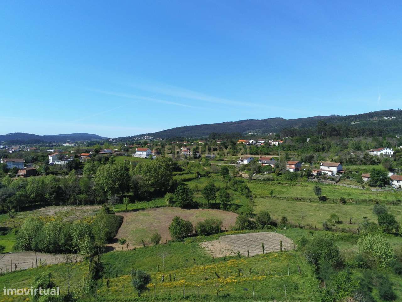 Quinta em pico de Regalados, vila verde com Casa smi restaurada - Grande imagem: 3/35