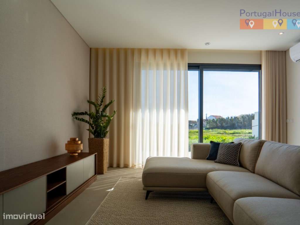 Vivenda T4+1 na praia do Areal com piscina.-12