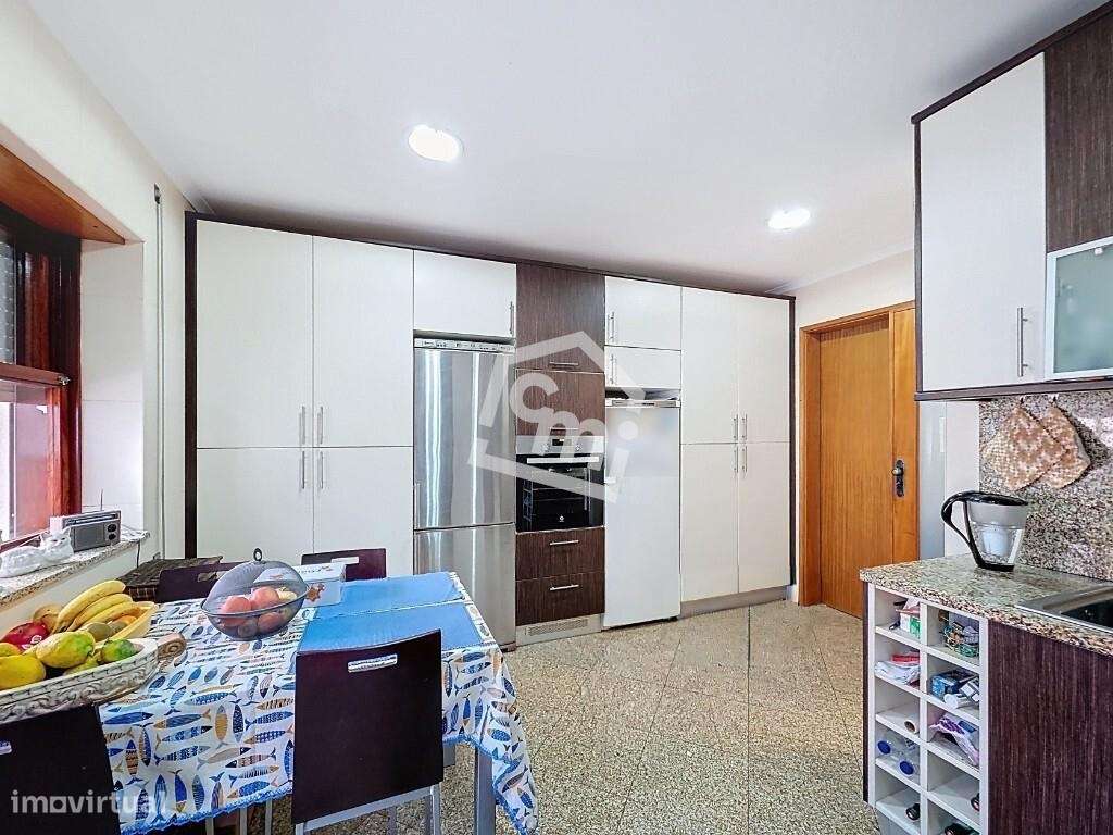 T4 com Garagem Box | 3 Frentes | 4 Varandas | Matosinhos Sul-9