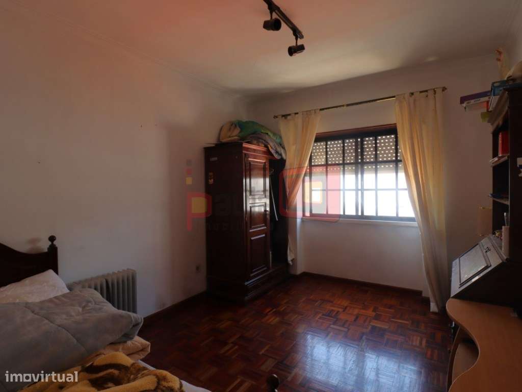 MORADIA T4 COM GARAGEM E TERRAÇO - MONTIJO-40