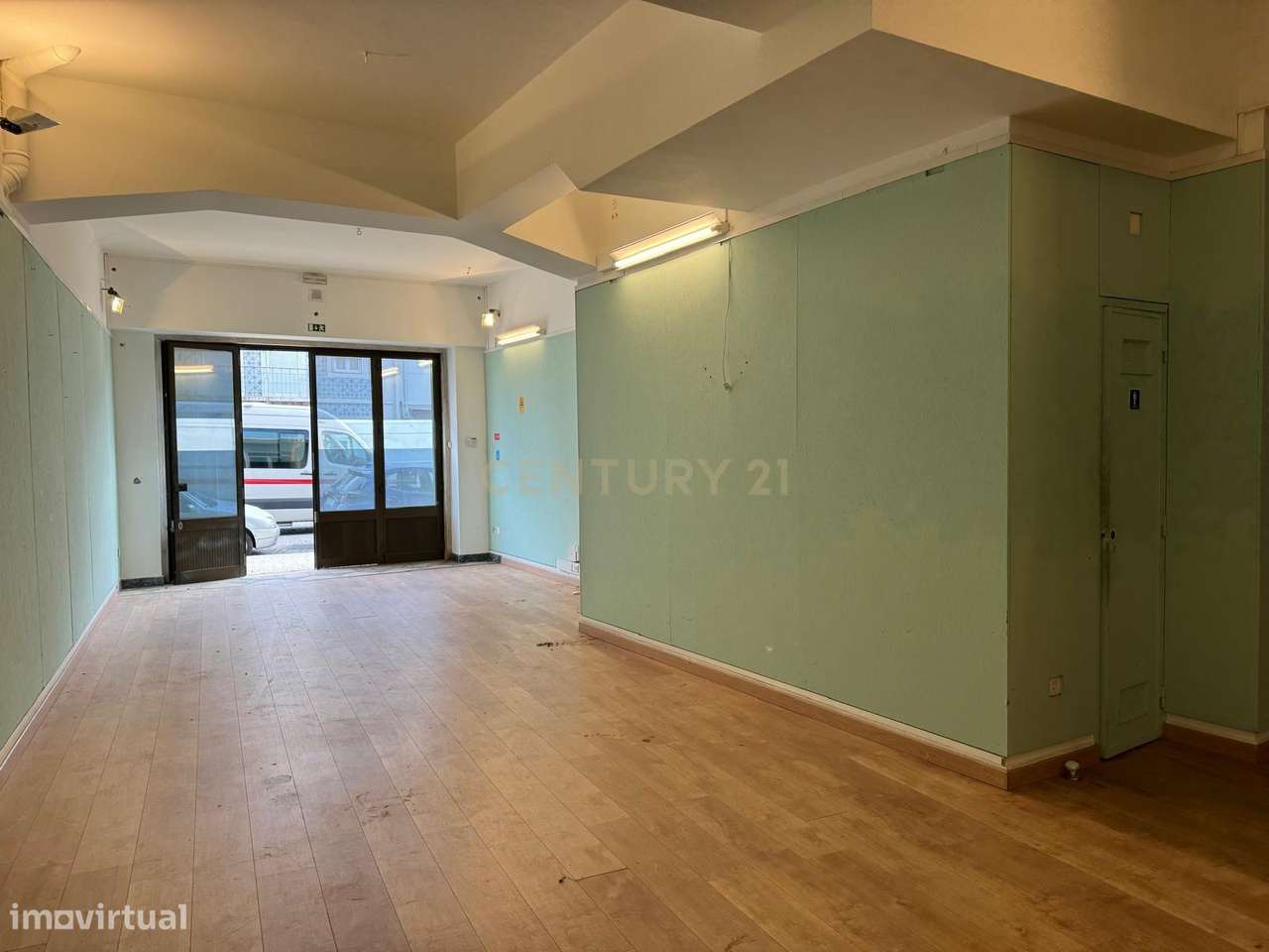 Arrenda-se Espaço Comercial de 370m² junto ao Campo Mártires da Pátria - Grande imagem: 4/16