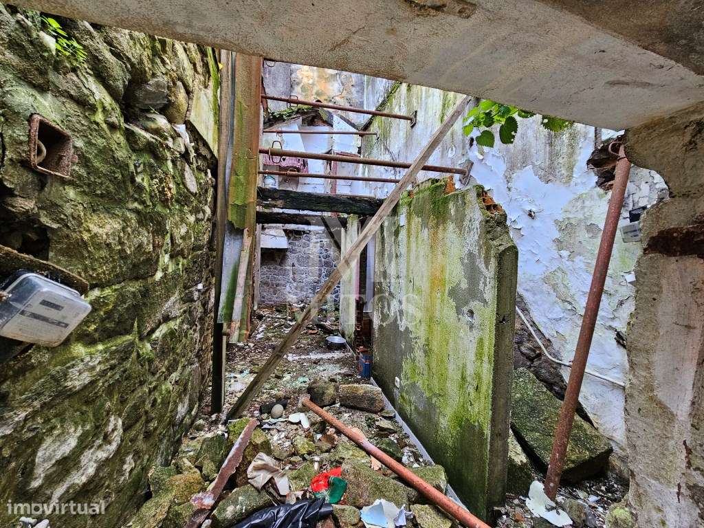 Prédio, para recuperar, no centro da cidade - Grande imagem: 5/9