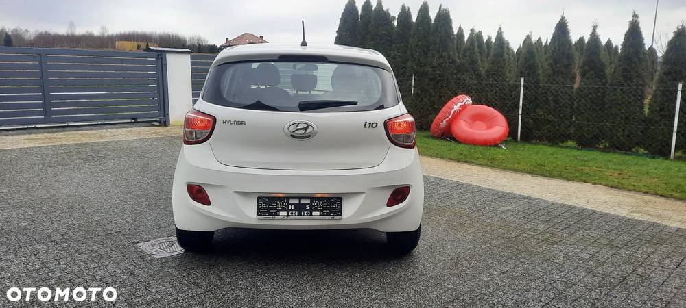 Hyundai i10 1.0 Fifa World Cup Edition - 22