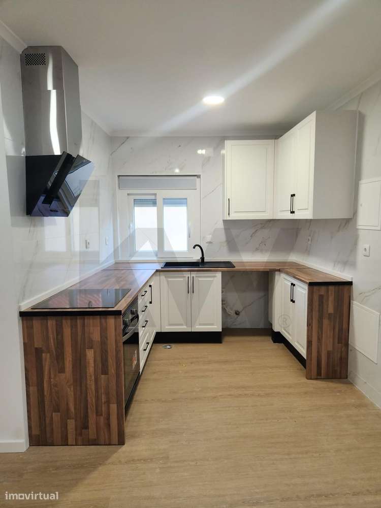 Moradia T2 totalmente remodelada-1