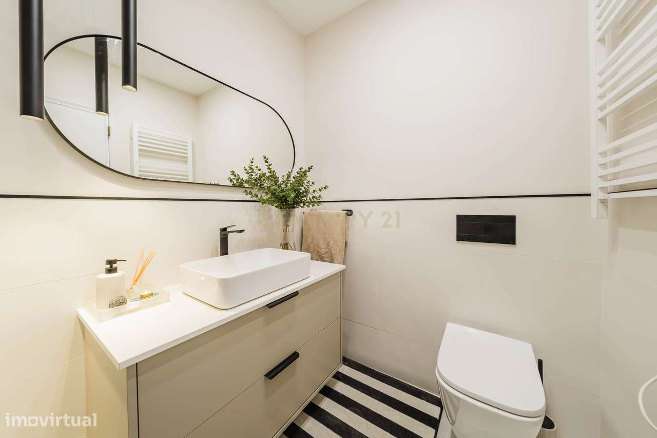 T4 luminoso com varanda ampla a 5 minutos da estação de Monte Abraão-12