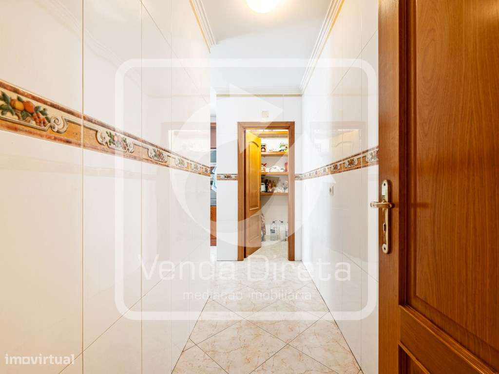 Apartamento T3 com estacionamento - Fidalguinhos, Barreiro-13