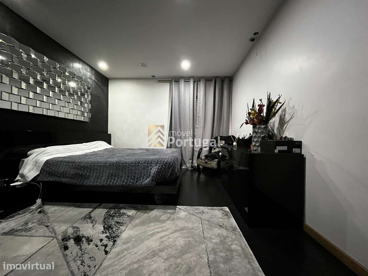 Amplo Ap. T4 Equipado, Prédio com Garagem Box e 2 Elevadores-21