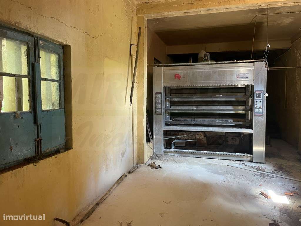Moradia com Antiga padaria-30