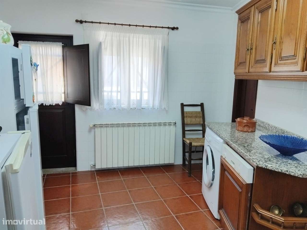 Moradia de Grande Dimensão com Potencial Habitacional, Turístico e de-25
