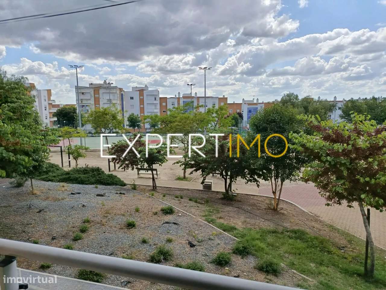 Apartamento T2 R/C mobilado, com varanda e arrecadação-9