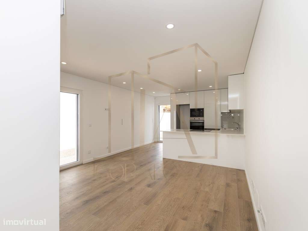 Moradia Geminada T3 com Suíte e Ótimo Espaço Exterior-9