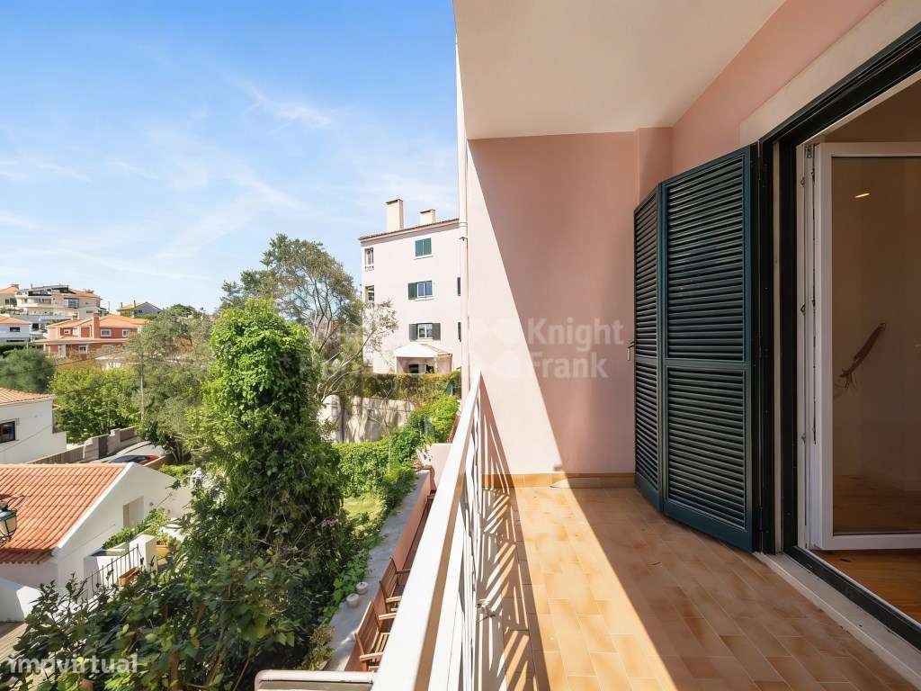 Apartamento T2 em remodelação e com garagem no Monte Estoril - Grande imagem: 5/26