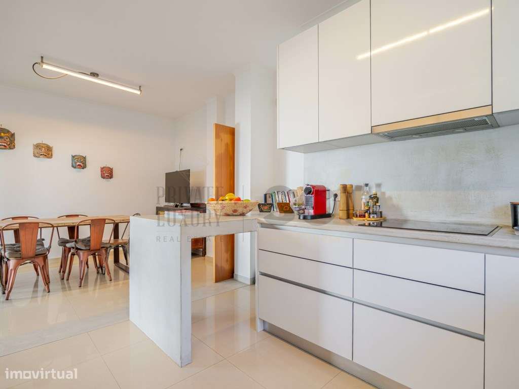 Moradia T4 na Aroeira, contemporânea com piscina e cave-12