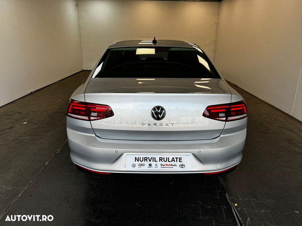 Volkswagen Passat 2.0 TDI DSG Comfortline - 35