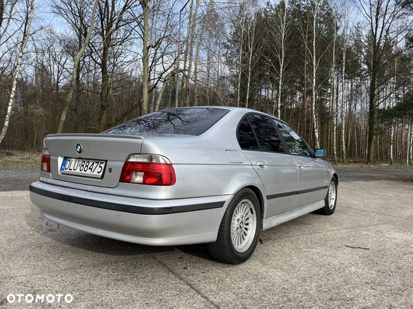 BMW Seria 5 528i - 3