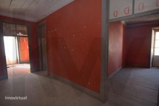 Prédio no Centro de Alcobaça com Comércio para Remodelar - Grande imagem: 4/29