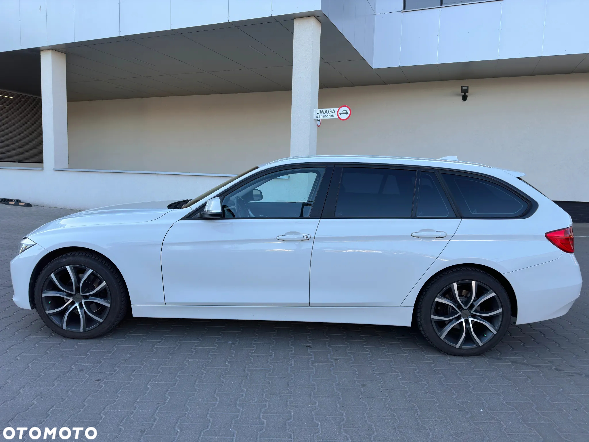 BMW Seria 3 320d Touring xDrive - 6