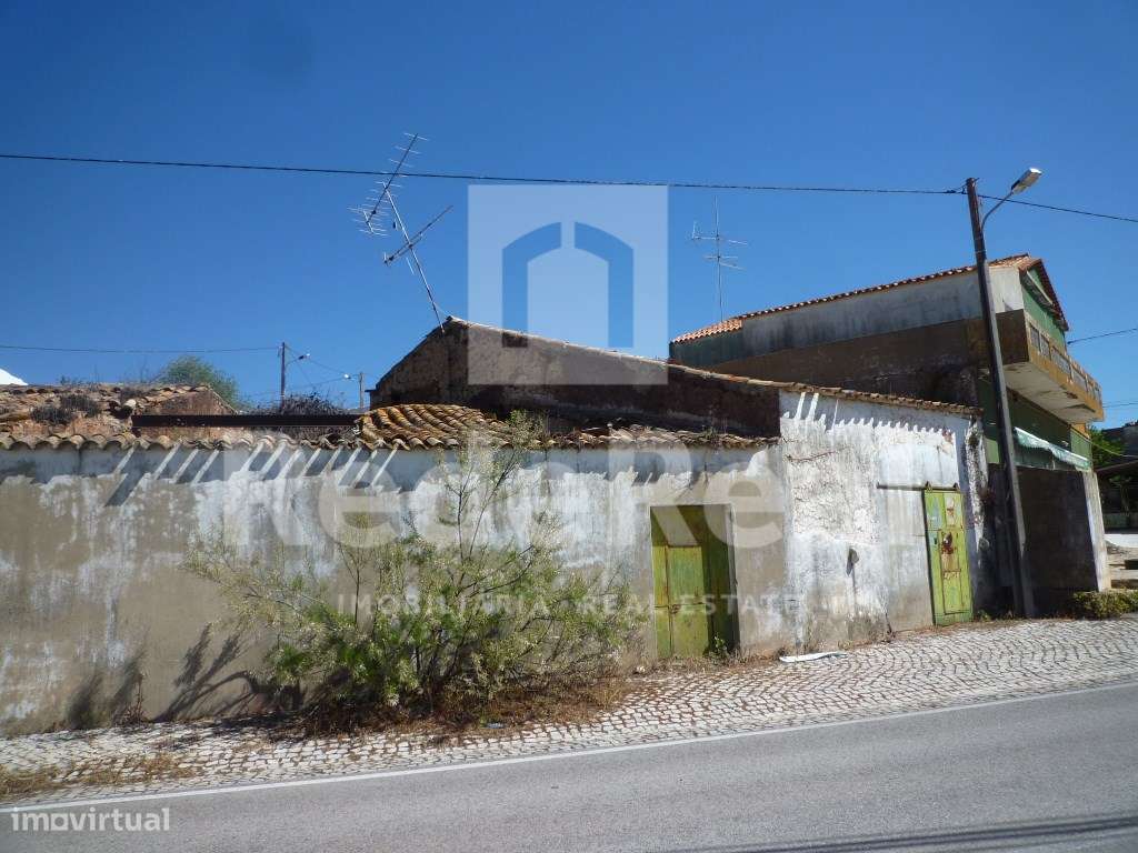 PRÉDIO URBANO COM R/C PARA COMERCIO E 1º ANDAR PARA HABITAÇÃO EM SALIR - Grande imagem: 2/14