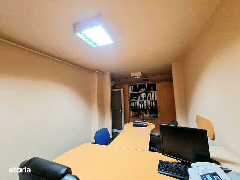 Spatiu birouri/comercial cu vitrina mare de 11 ml la B-dul Zizinului-16