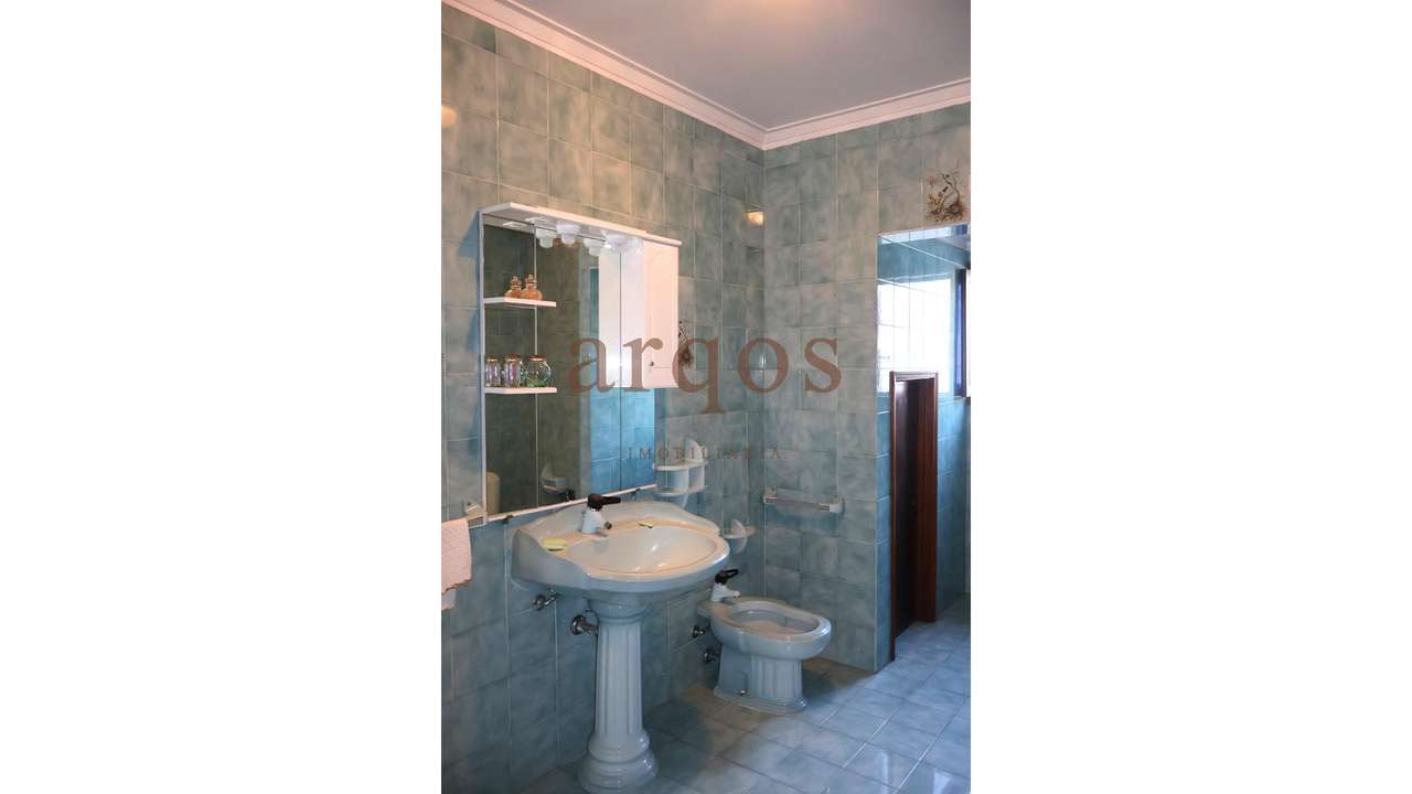 Moradia Isolada T4+1 em Lourosa-17