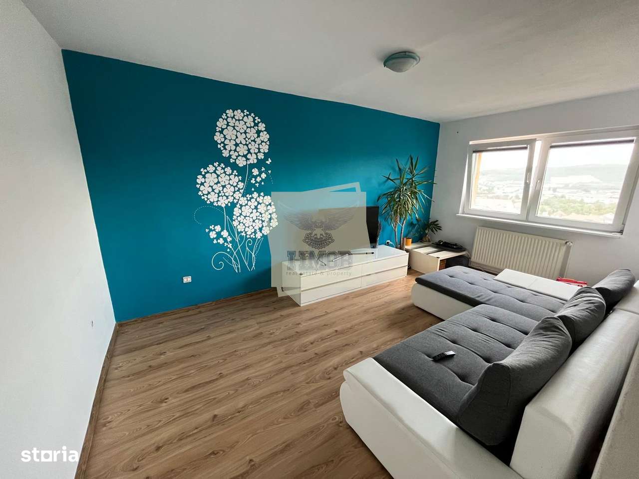 Apartament cu 3 camere decomandat si balcon in Vasile Aaron - Imagine principală: 3/12