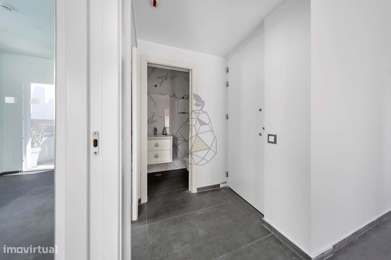 Escritório remodelado para arrendamento ao ano no Centro de Portimão - Grande imagem: 4/26