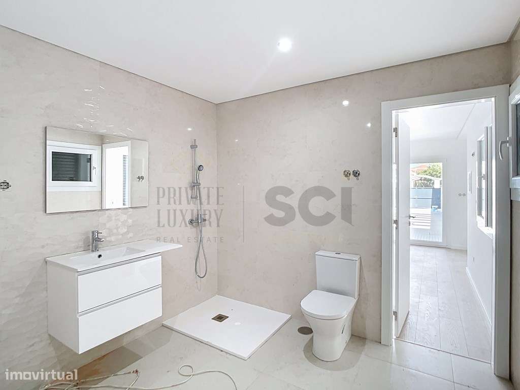 Moradia Térrea independente T3+1 em Fernão Ferro, boas áreas-21