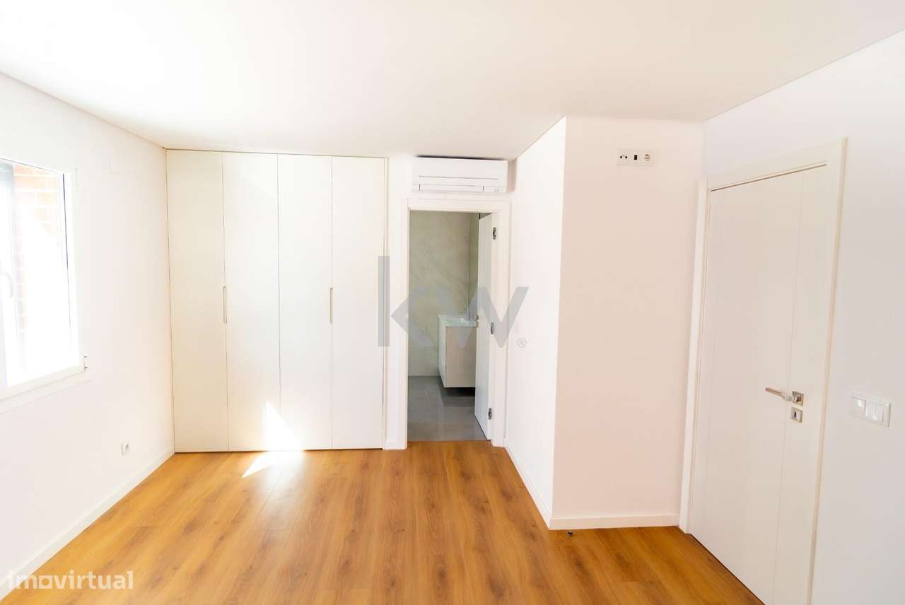 Luxo Raro nas Colinas do Cruzeiro – T3+1 com Mega Box e Terraço Privad-47