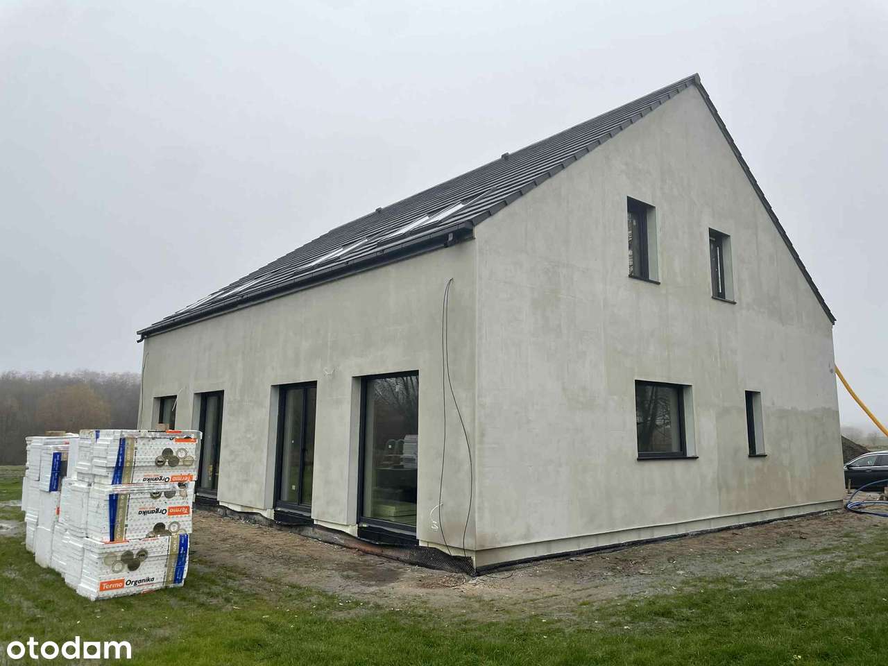 Piękny dom w spokojnej okolicy! Dostępny lokal po lewej stronie! - Pełny obrazek: 4/11