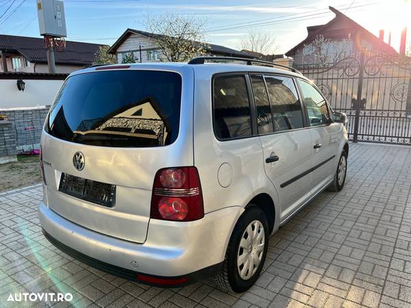 Volkswagen Touran 1.9 TDI Conceptline - 3