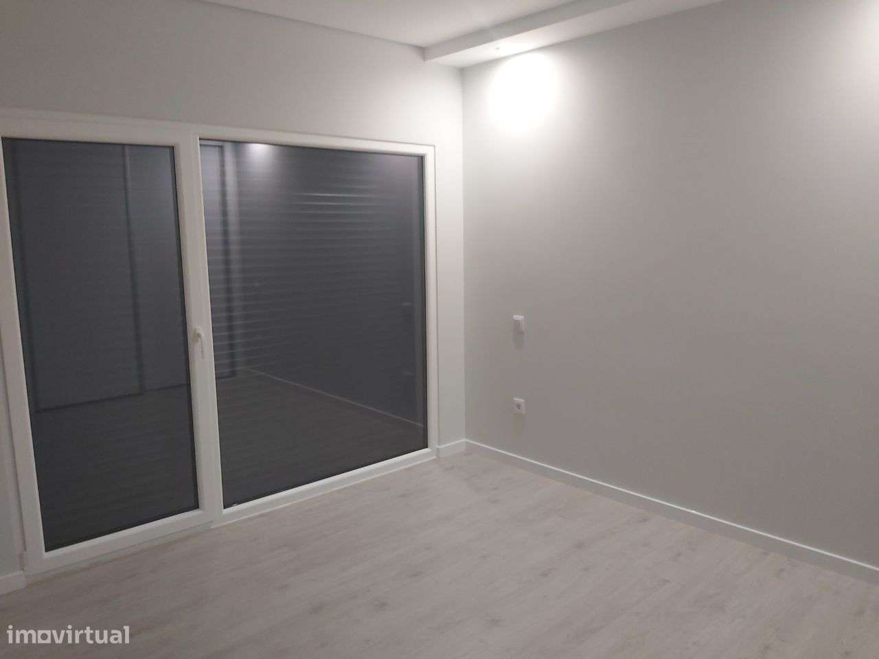 Moradia Isolada Térrea com 4 Ass. Piscina-9