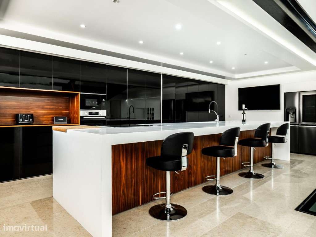 Edifício Hoteleiro Exclusivo à Venda no Centro Histórico de Leiria - Grande imagem: 3/42