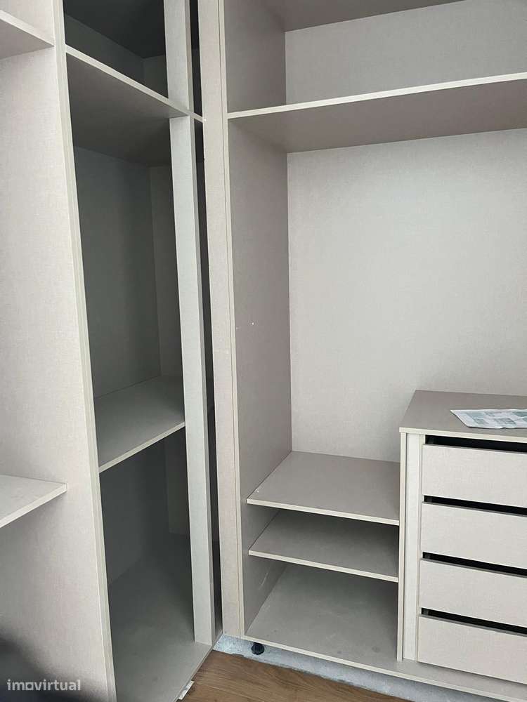 T2 novo com garagem, varanda e ar condicionado-7