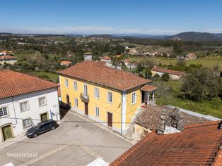 Moradia T3+1 Renovada com Jardim, Garagem e Apartamento Independente - Grande imagem: 2/32