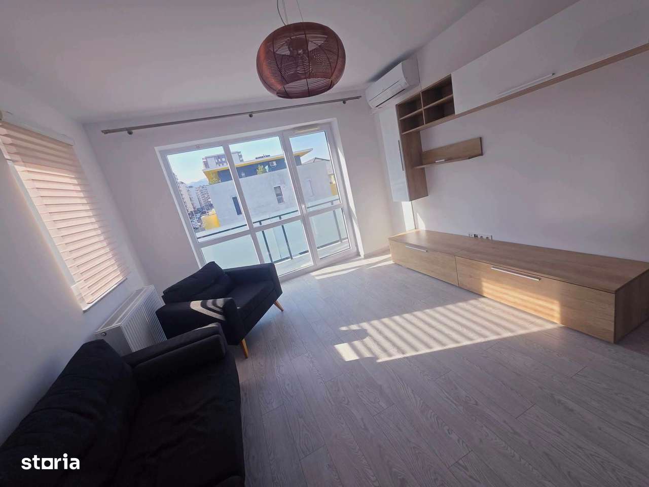 Vand 2 camere tip open space cu boxa si parcare zona Coresi-1