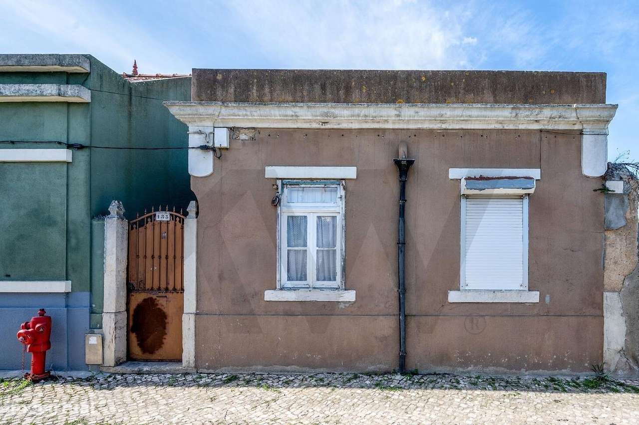 Moradia com lote de 180m2 para Reabilitação - Grande imagem: 1/16