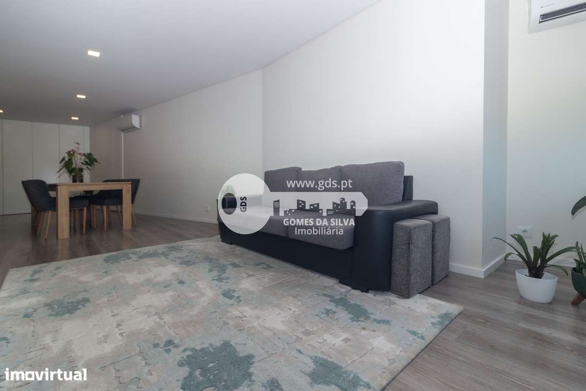 Moradia T3+1 com Espaços Comerciais e Terreno em Priscos - Grande imagem: 4/60