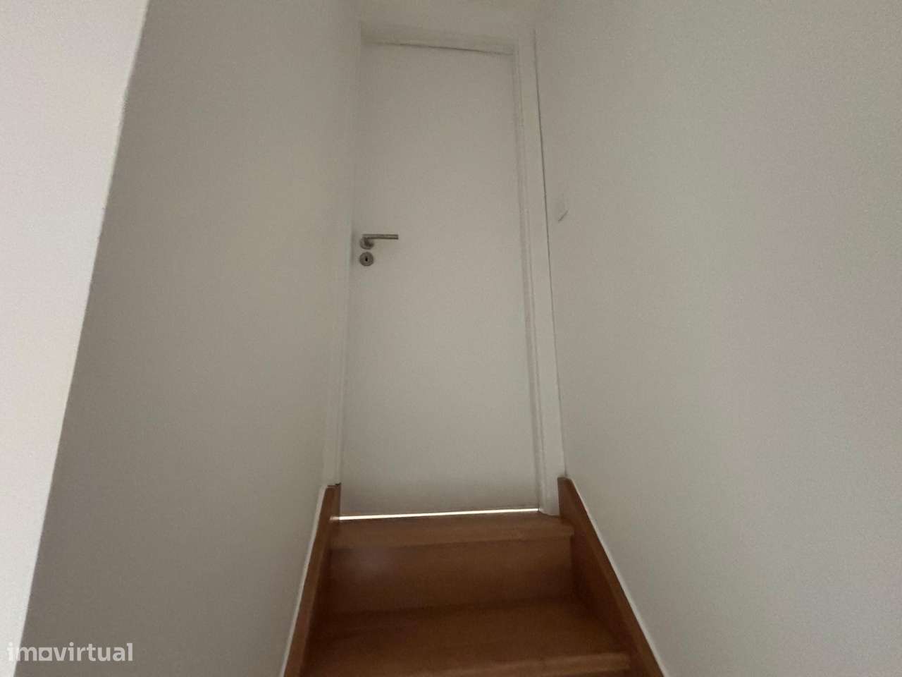 venda de magnifico prédio na Rua da Matemática (4 T0´s e 5 T1's)-23